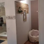 Atelier Des Reves, Pour Deux Personnes Avec Pres De La *