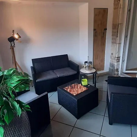 Atelier Des Reves, Pour Deux Personnes Avec Pres De La *