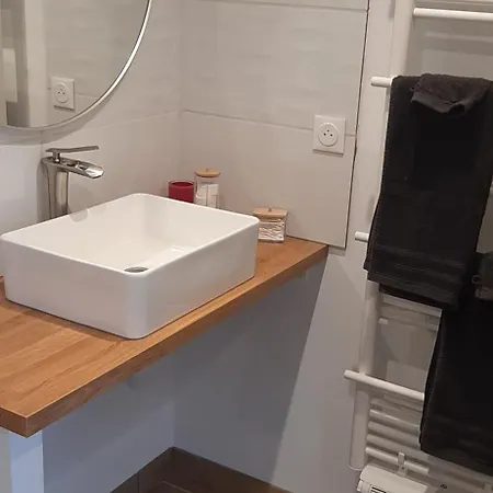 Atelier Des Reves, Pour Deux Personnes Avec Pres De La *