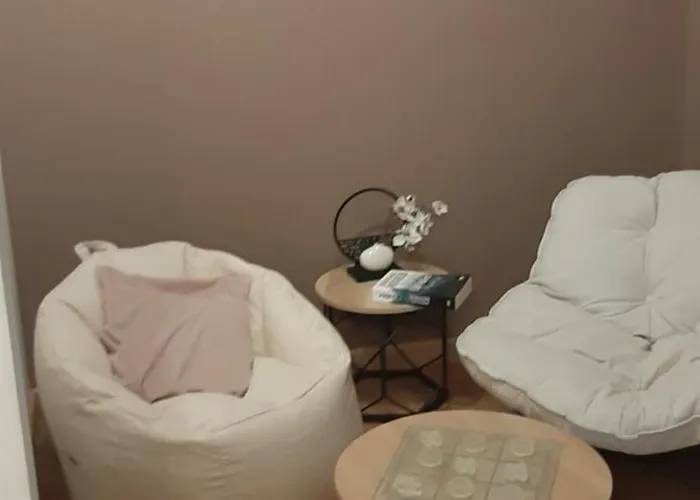 Atelier Des Rêves, Pour Deux Personnes Avec Près De La *